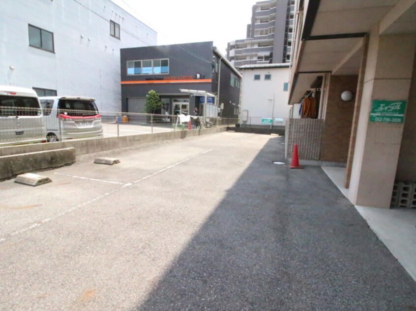 駐車場 ビレッジウッド