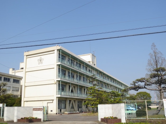 篠木小学校(小学校)まで710m ドミ－ル梅ヶ坪