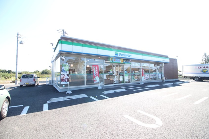 ファミリーマート(コンビニ)まで500m ステップⅧ