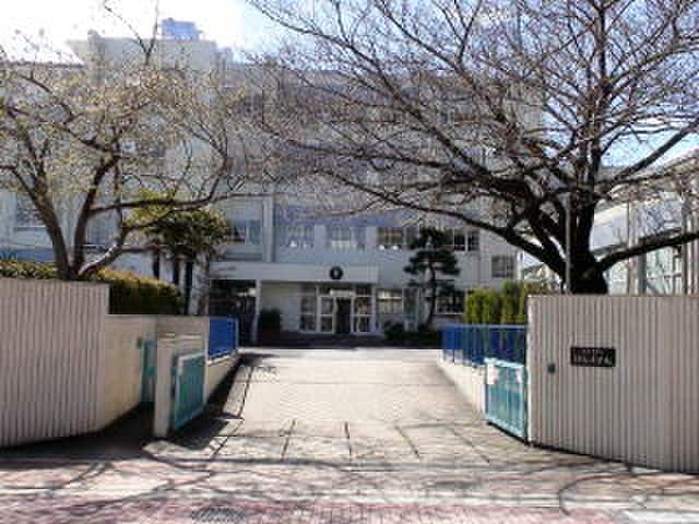 引山小学校(小学校)まで3m ライオンズマンション引山(305)