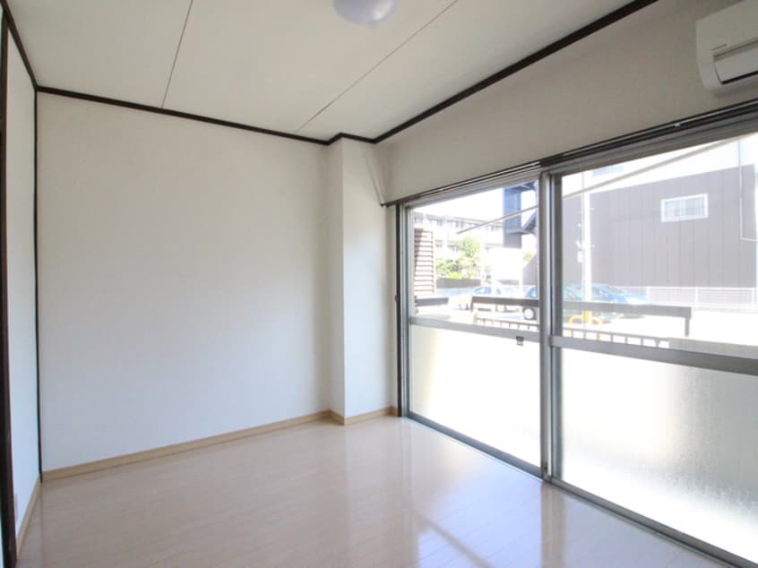 居室 シャルムスワン