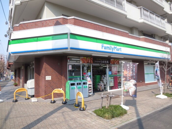 ファミリーマートみのてつ虹紅橋店(コンビニ)まで200m ａｓｓｅｍｂｌｅ