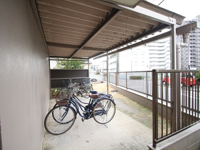 駐輪場 ロジェ露橋