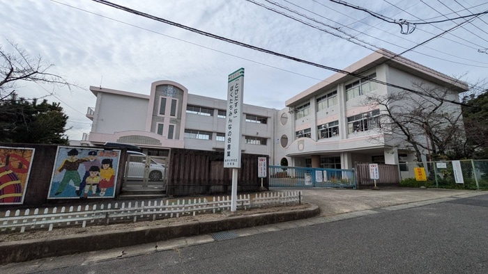 梅坪小学校(小学校)まで500m ケイユウカンパニ－マンション