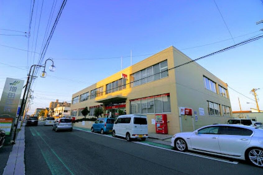 蟹江郵便局(郵便局)まで700m 蟹江町本町のお家