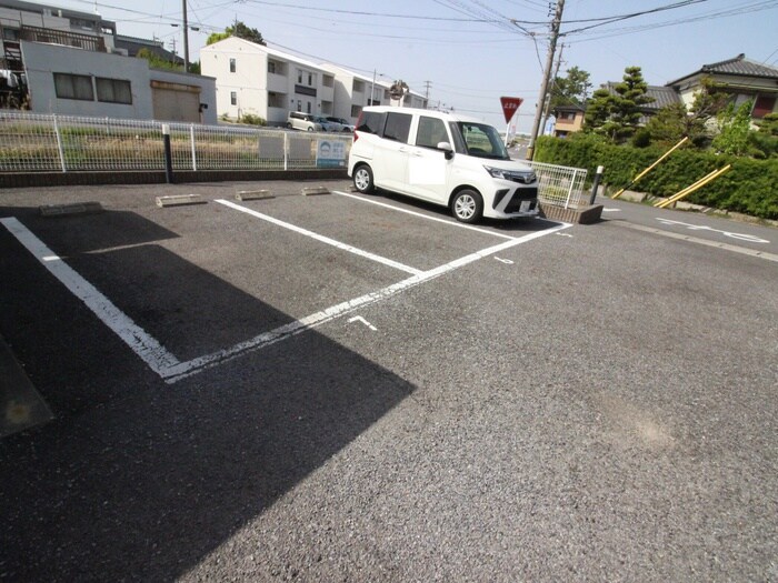 駐車場 ｱﾝﾌﾟﾙｰﾙ　ﾘｰﾌﾞﾙ　ｱﾀﾗｸｼｱ