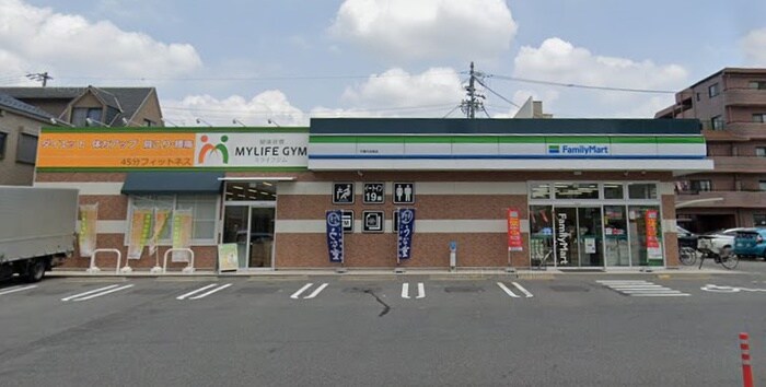 ファミリーマート今池南店(コンビニ)まで550m ラハト今池