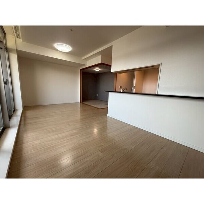 居室 ｻﾞ･ﾗｲｵﾝｽﾞﾐｯﾄﾞｷｬﾋﾟﾀﾙﾀﾜｰ（404）