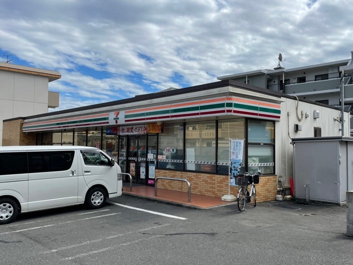 セブンイレブン　上社4丁目店(コンビニ)まで243m luvita上社