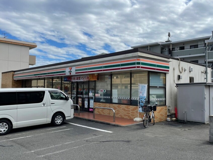 セブンイレブン　上社4丁目店(コンビニ)まで243m luvita上社