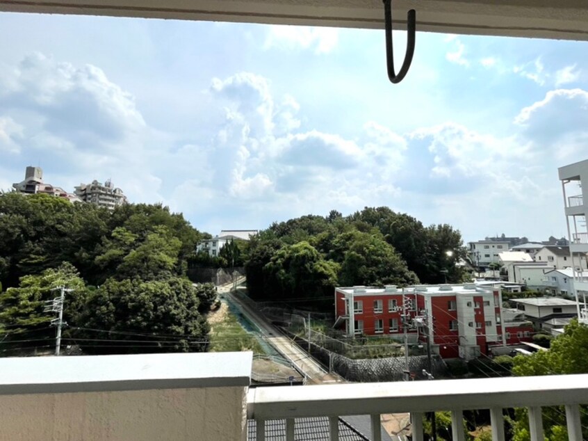 室内からの展望 山手アベニュ－