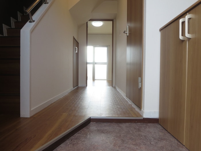 玄関 シャト－ 東山