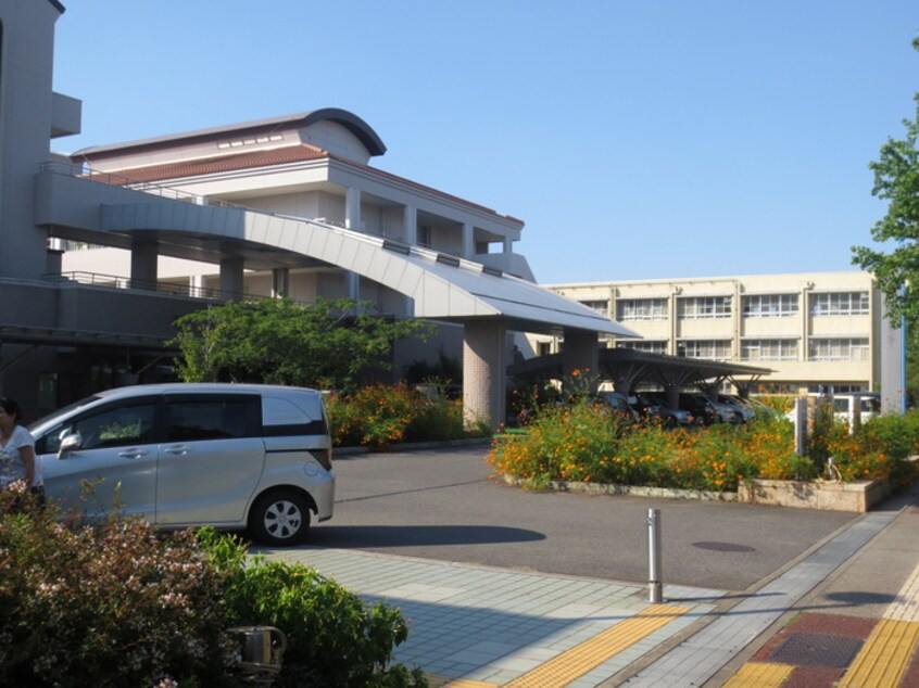 青い鳥医療福祉センター(病院)まで768m GRAND MAISON中小田井（E-1）