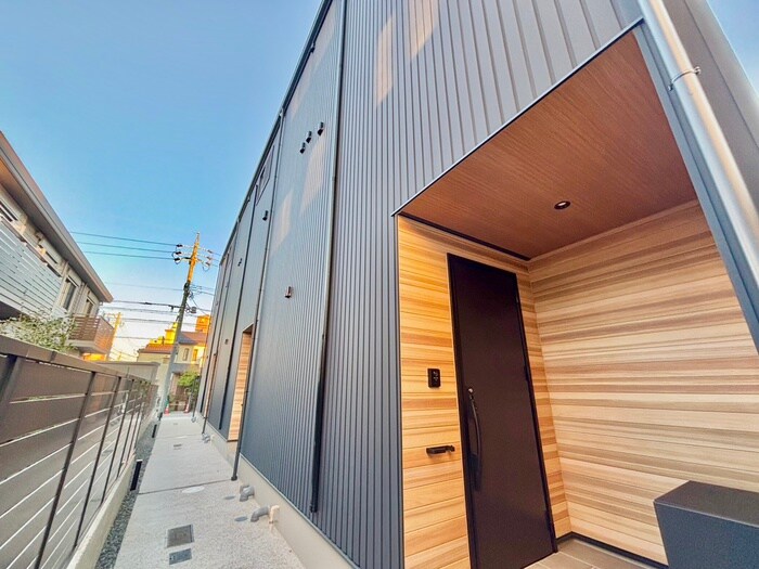 エントランス部分 COSMO TERRACE(ｶﾞﾚｰｼﾞﾊｳｽ)