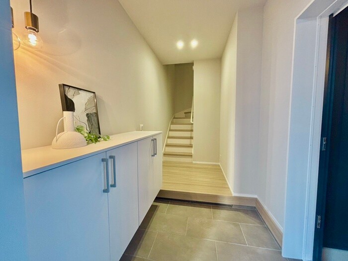 玄関 COSMO TERRACE(ｶﾞﾚｰｼﾞﾊｳｽ)