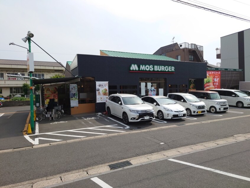 モスバーガー戸田店(ファストフード)まで812m ＭＥＮＵＥＴＴＯ