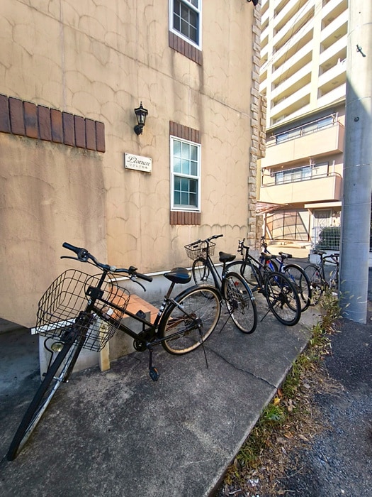 駐輪場 リブレア白鳥