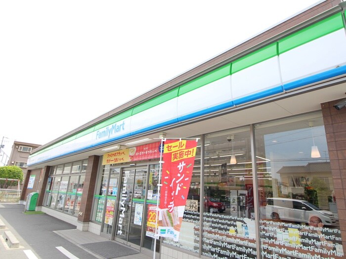 ファミリーマート 　徳重・名古屋芸大駅西店(コンビニ)まで220m シルキ－ハウスＡ