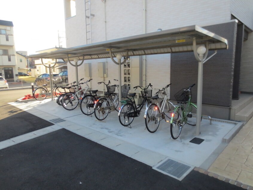 駐輪場 アビタシオン石山A