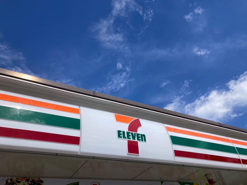 セブンイレブン刈谷オアシス通り店(コンビニ)まで352m ハウスメイト　Ⅱ