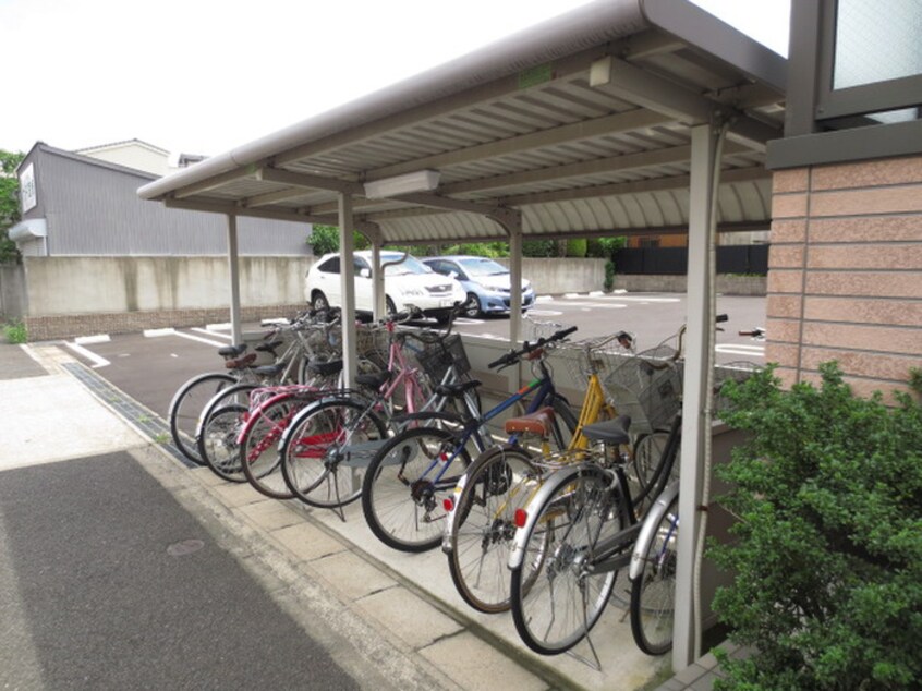 駐輪場 アイリスコ－ト