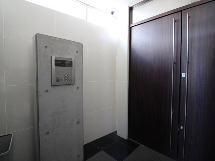 エントランス部分 リアライズ松原