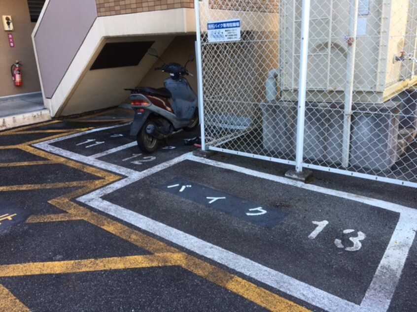 バイク置き場 ティエリア豊田
