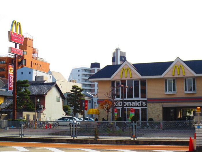 マクドナルド 大曽根店(ファストフード)まで559m Ｖｉｌｌａ　Ｅｍｉｌｉａ