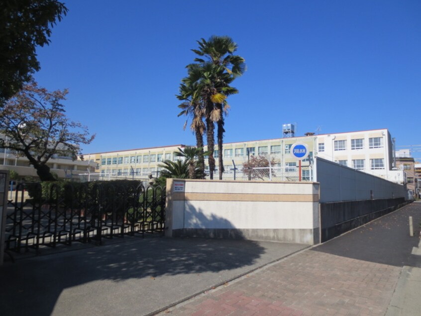 小学校(小学校)まで200m ＣＨ石原Ⅱ