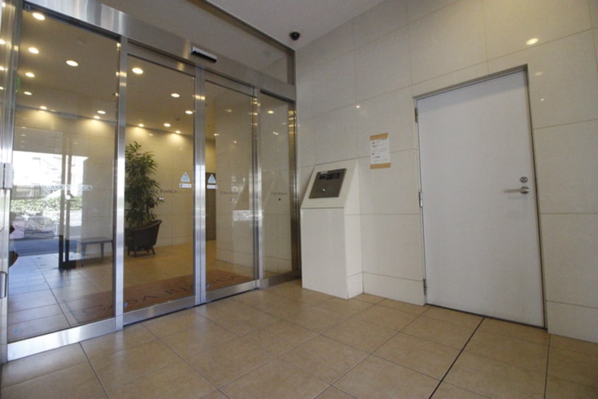 エントランス部分 カーサビアンカ黒川