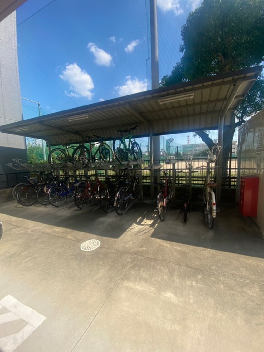 駐輪場 ドゥナーレ畑江通