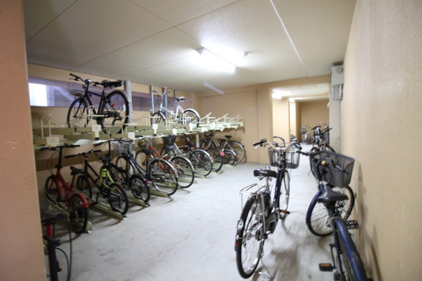 駐輪場 セレブランド堀田駅前