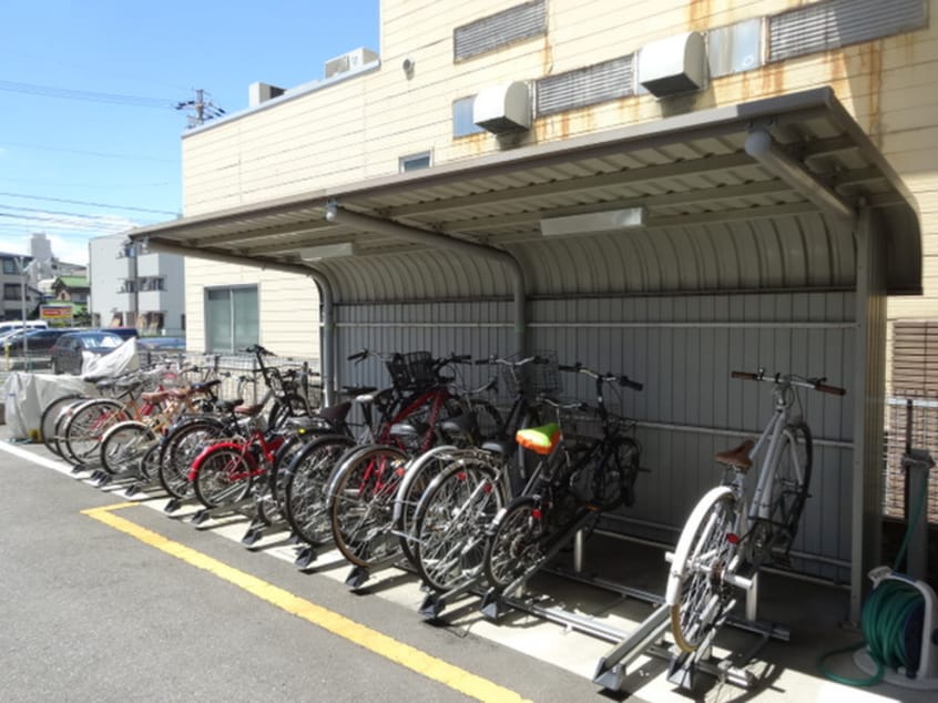 駐輪場 ロイヤルピジョン岩塚