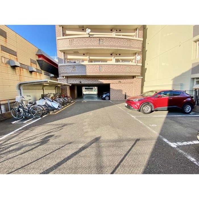 駐車場 ロイヤルピジョン岩塚