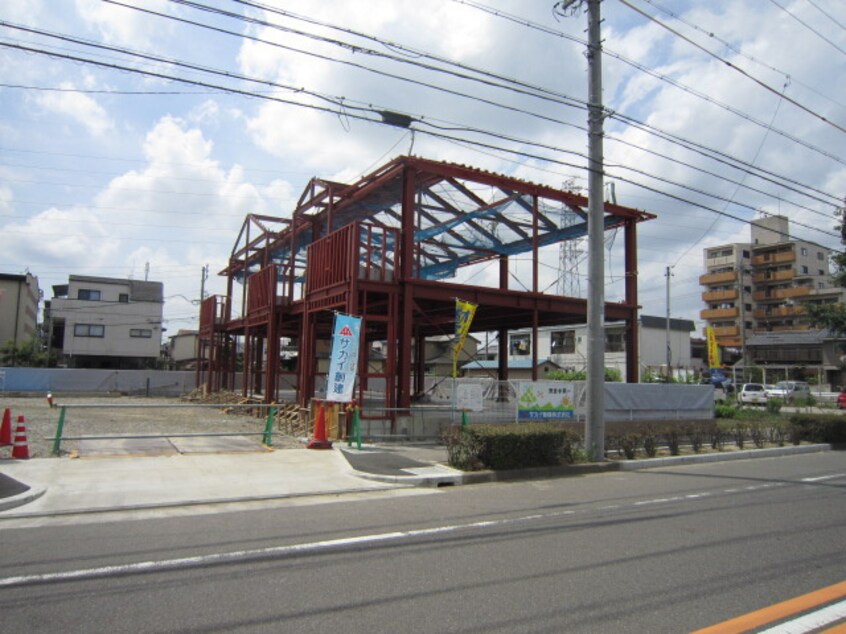 建築中 小池花水木