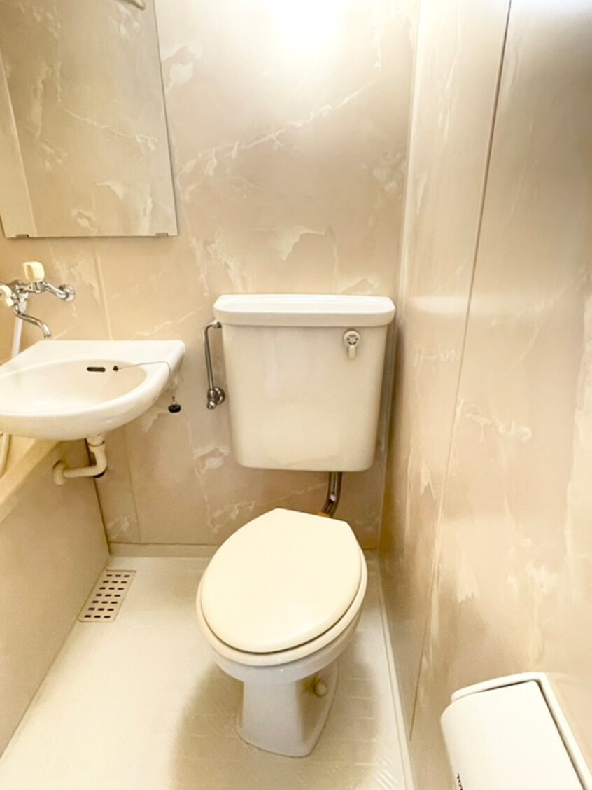 トイレ ﾗｲｵﾝｽﾞﾏﾝｼｮﾝ康生通第2(402)