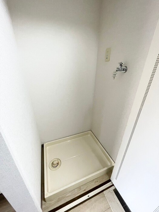 洗濯機置場 ﾗｲｵﾝｽﾞﾏﾝｼｮﾝ康生通第2(402)