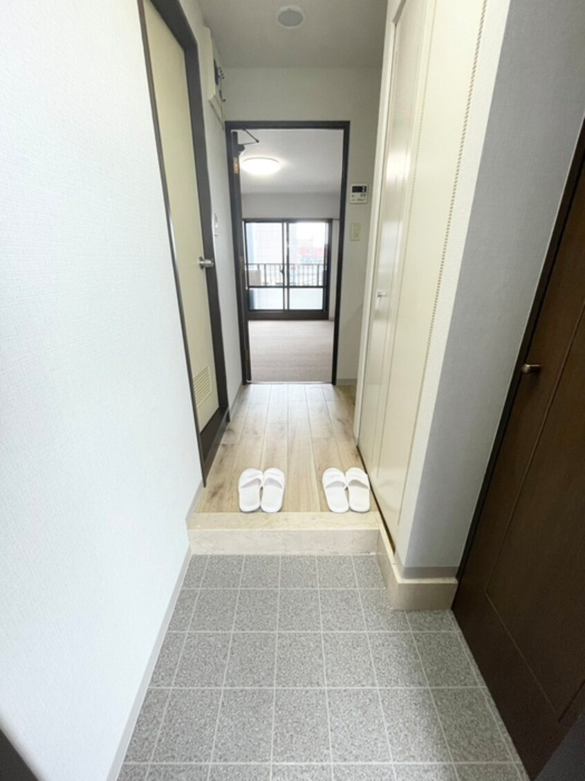 玄関 ﾗｲｵﾝｽﾞﾏﾝｼｮﾝ康生通第2(402)