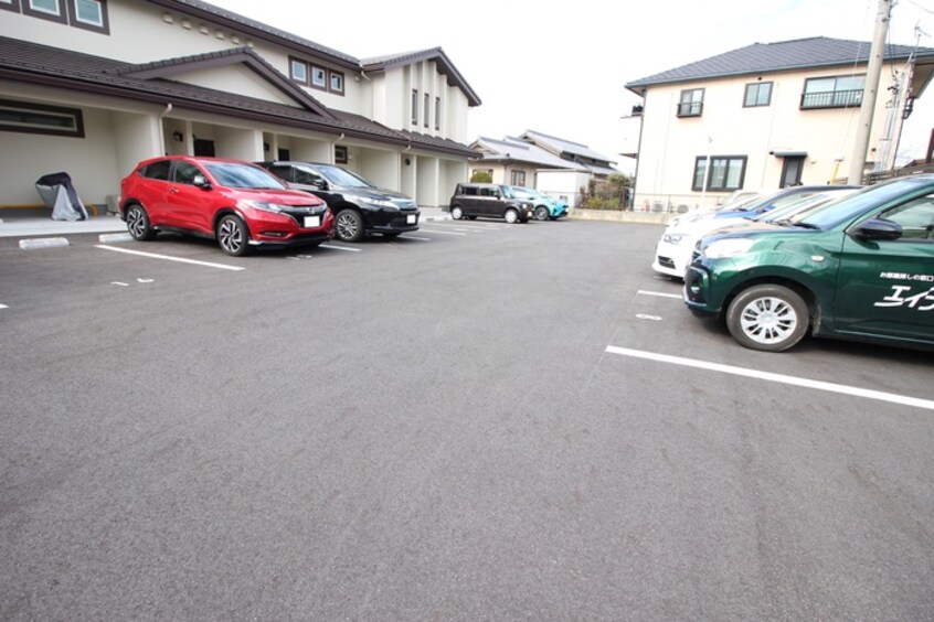 駐車場 エターナル　レーヴ