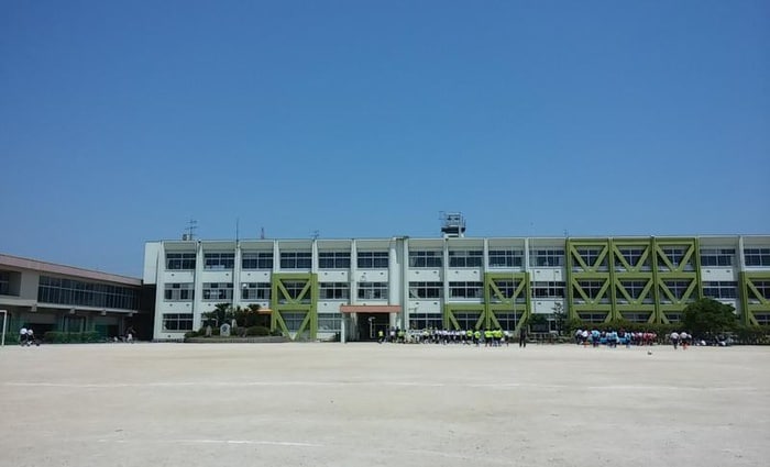 日進市立西小学校(小学校)まで380m CREST GAREN M