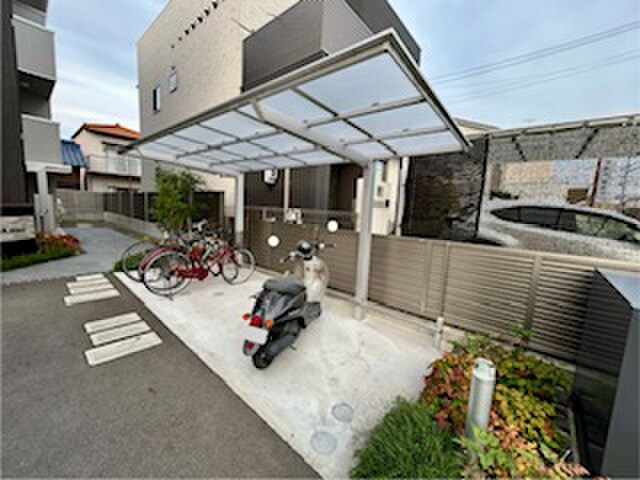 駐輪場 ラウレア