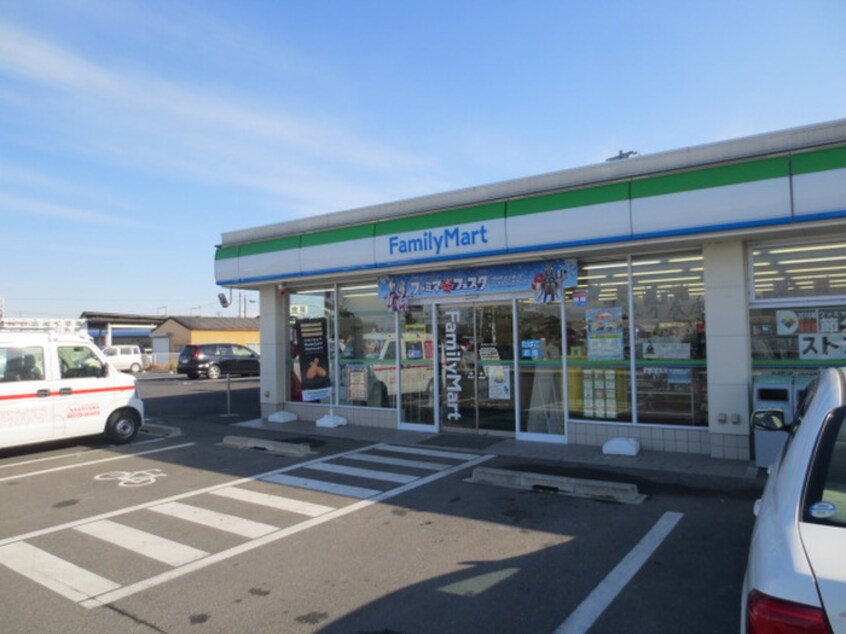 ファミリーマート岩倉鈴井町店(コンビニ)まで450m WHITE BELL C