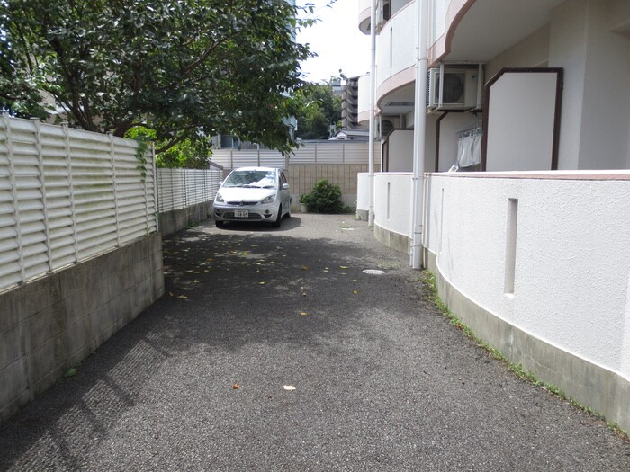 駐車場 エバーグリ－ン明大寺