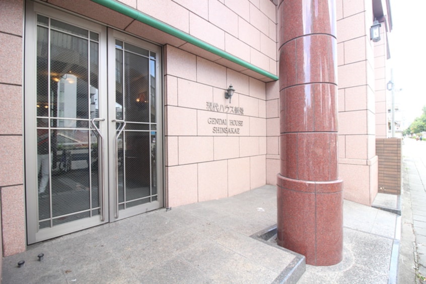 エントランス部分 現代ハウス新栄