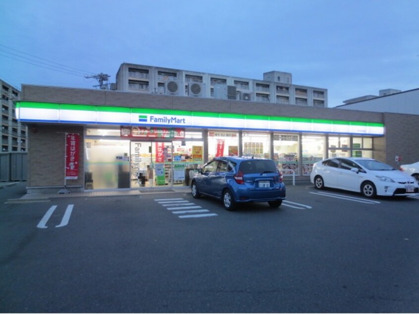 ファミリーマート中川住宅西店(コンビニ)まで453m A-City中川法華