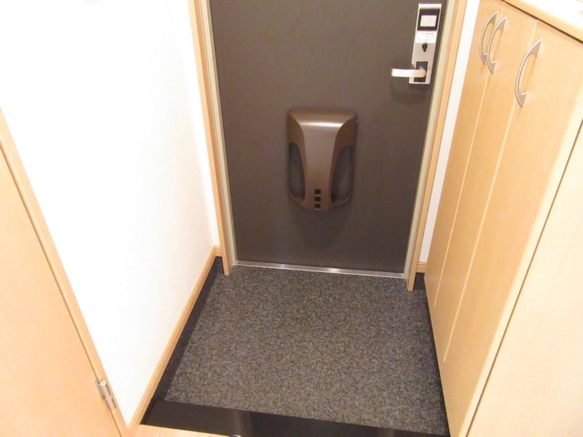 玄関 ア－バンフロ－ラ