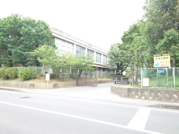 蟹江町立学戸小学校(小学校)まで744m ガーデンプラザ