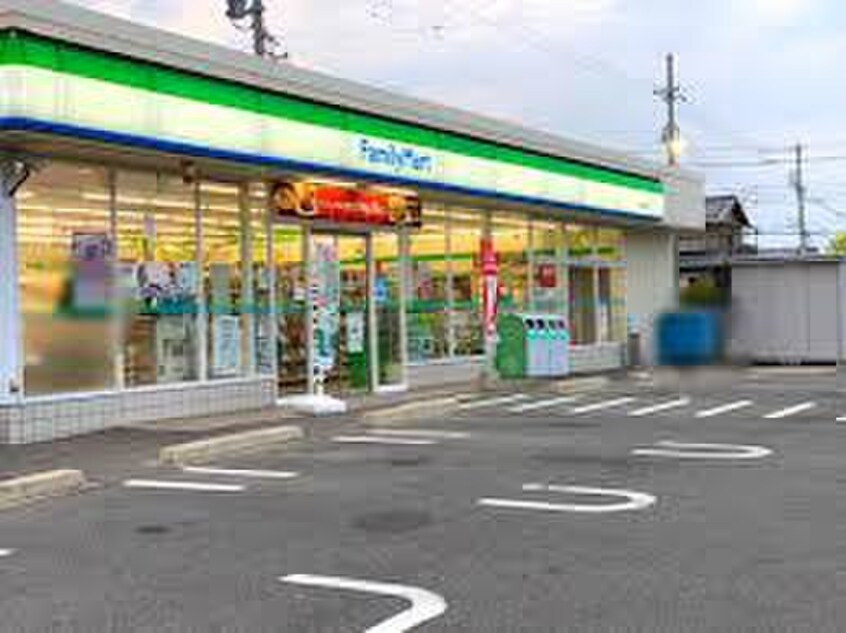 ファミリーマート(コンビニ)まで136m マリアージュ新美　A