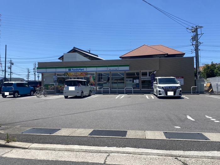ファミリーマート刈谷一ツ木七丁目店(コンビニ)まで401m クレーバームーン