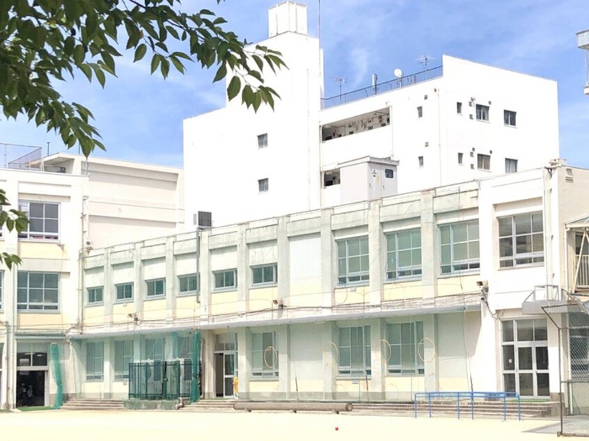 内山小学校(小学校)まで531m グランスイート千種タワー(2301)